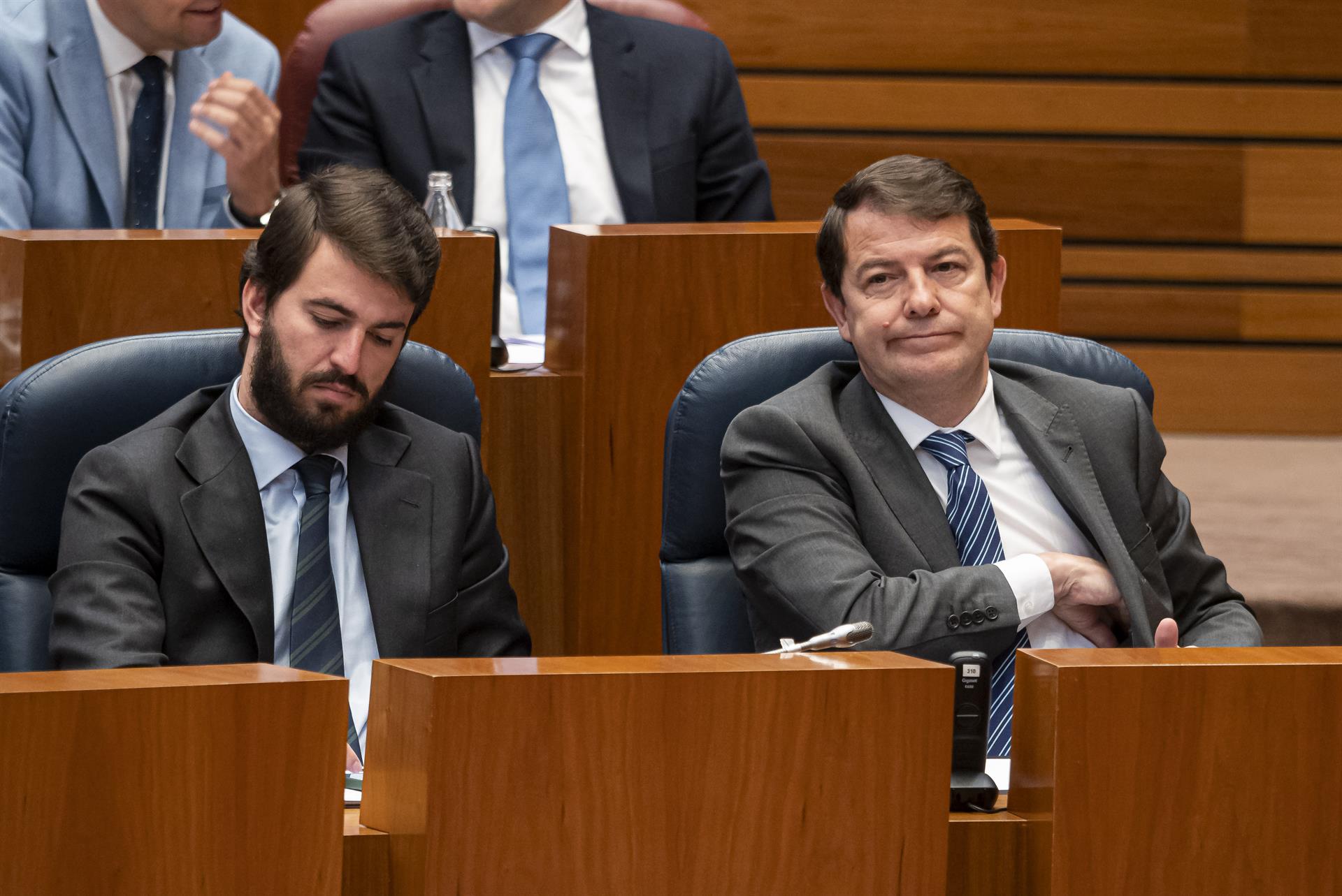 Mañueco se reunirá con los sindicatos y la patronal para valorar los recortes 1 Mañueco y Garcia Gallardo