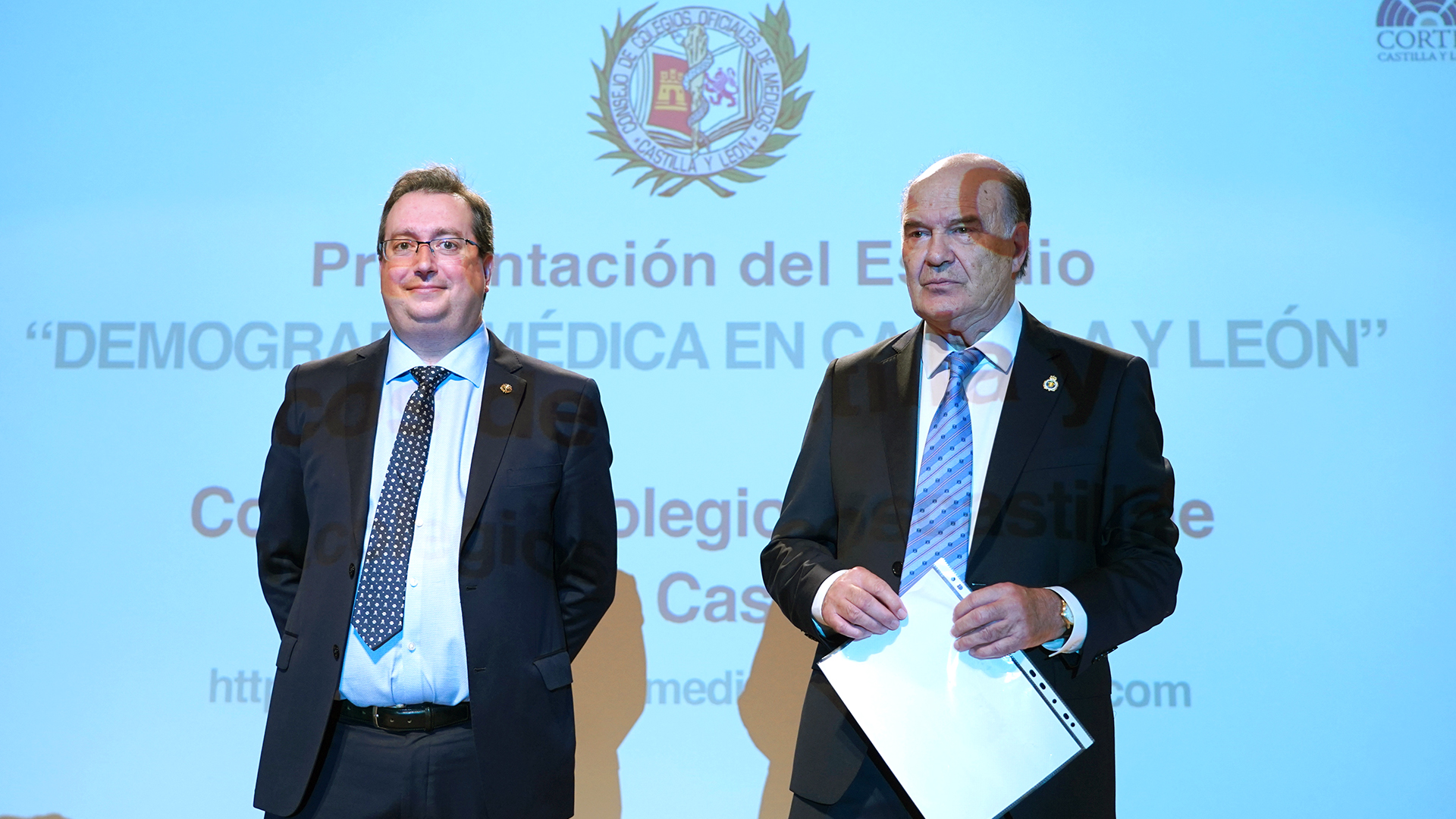 José Luis Díaz Villarig (derecha) y Graciliano Estrada Trigueros presentaron el estudio ‘Demografía médica’. /ICAL