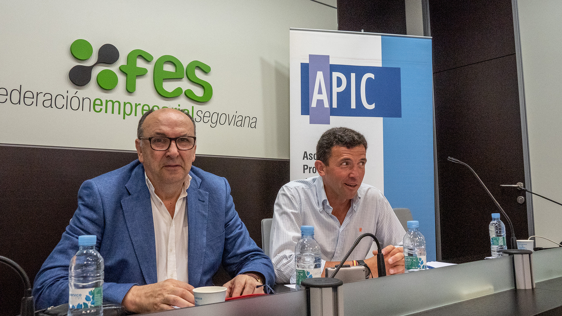Carlos Antona y Javier Carretero, ayer en la asamblea celebrada en la sede de la FES. / NEREA LLORENTE