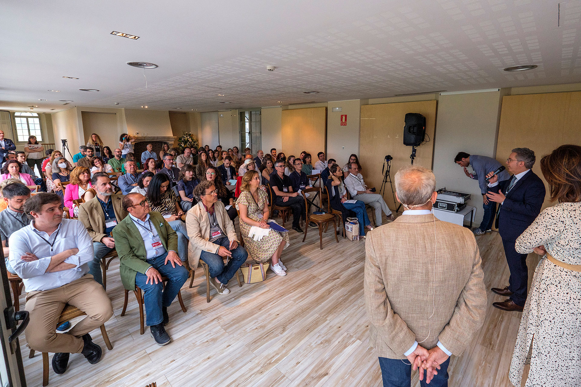 Un momento de la jornada festiva que representó el relevo de Pedro Palomo por María José Tapia. / KAMARERO
