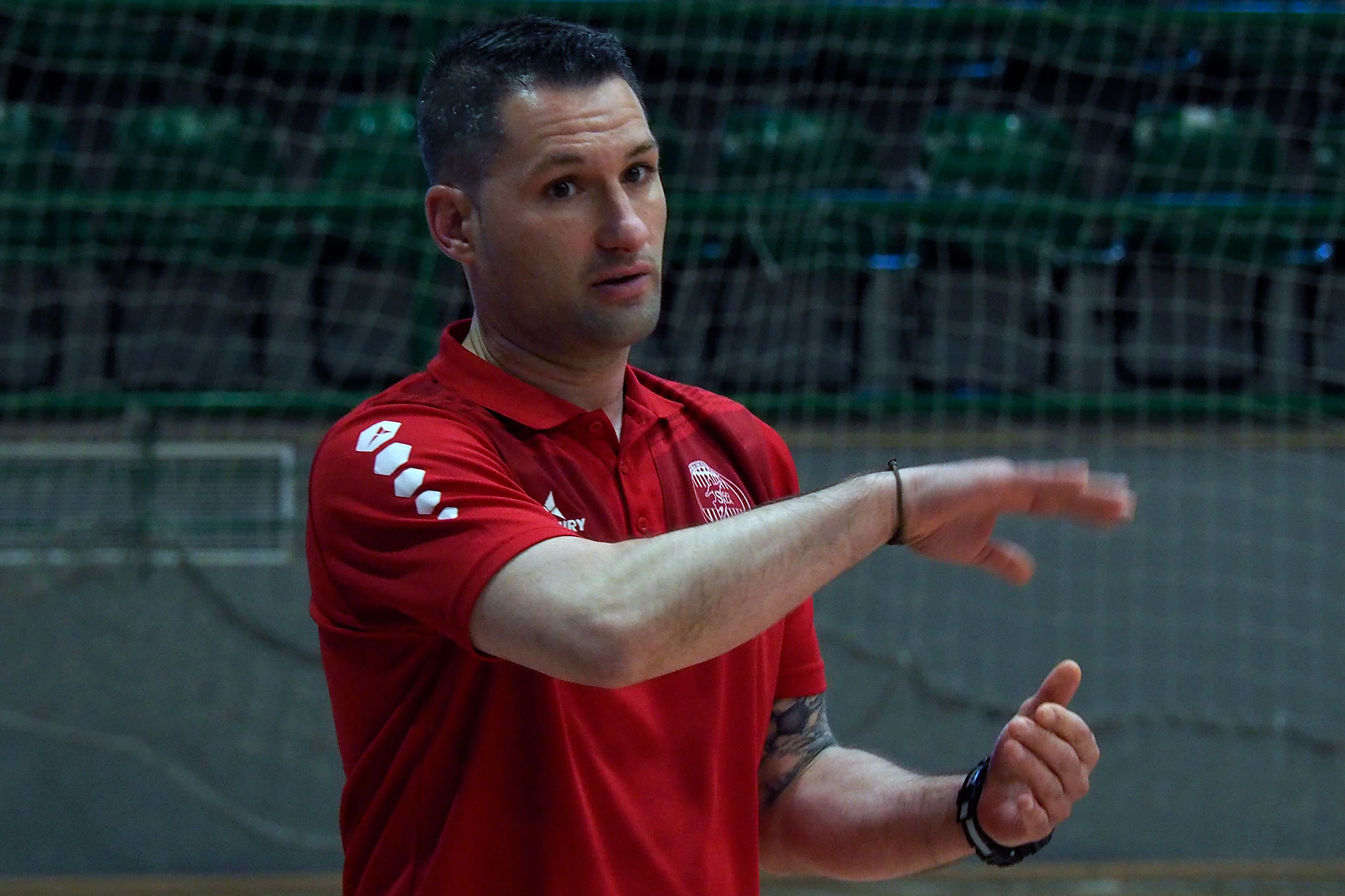 El entrenador Ángel Zamora, durante un partido con el CD Segosala. / KAMARERO