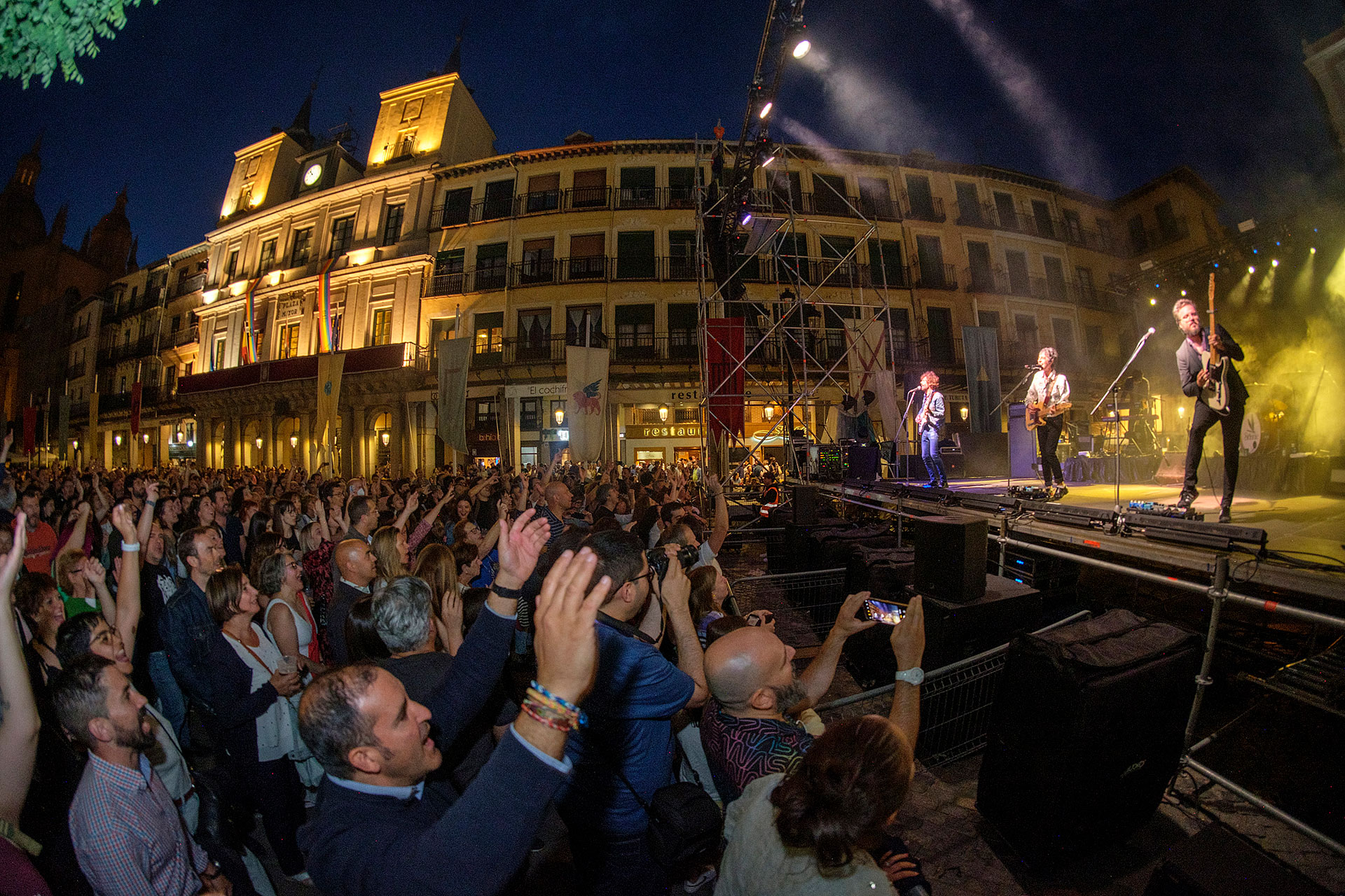 Concierto de Sidonie, en la Plaza Mayor de Segovia. / KAMARERO