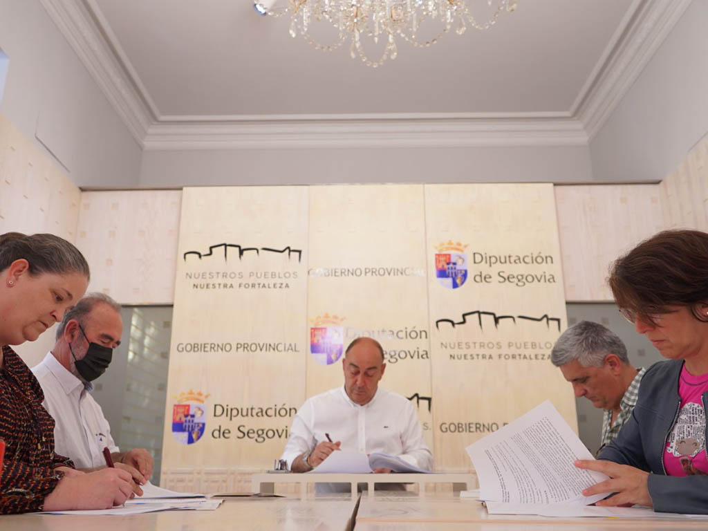 Firma y reunión con los Grupos Acción Local. / EL ADELANTADO