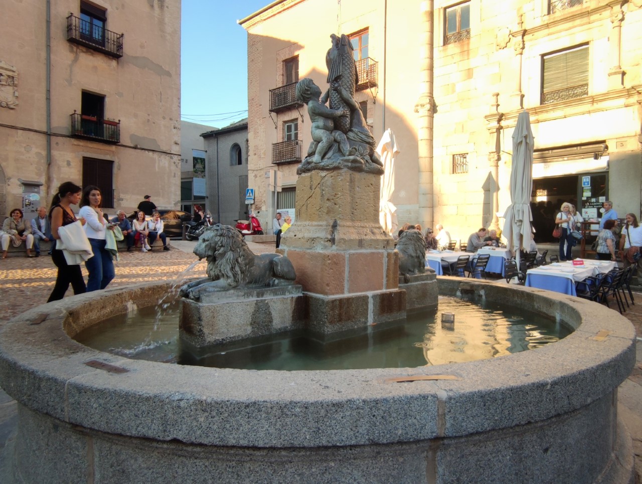 Fuente de 'Los Leones', en la Plaza de San Martín. / EL ADELANTADO