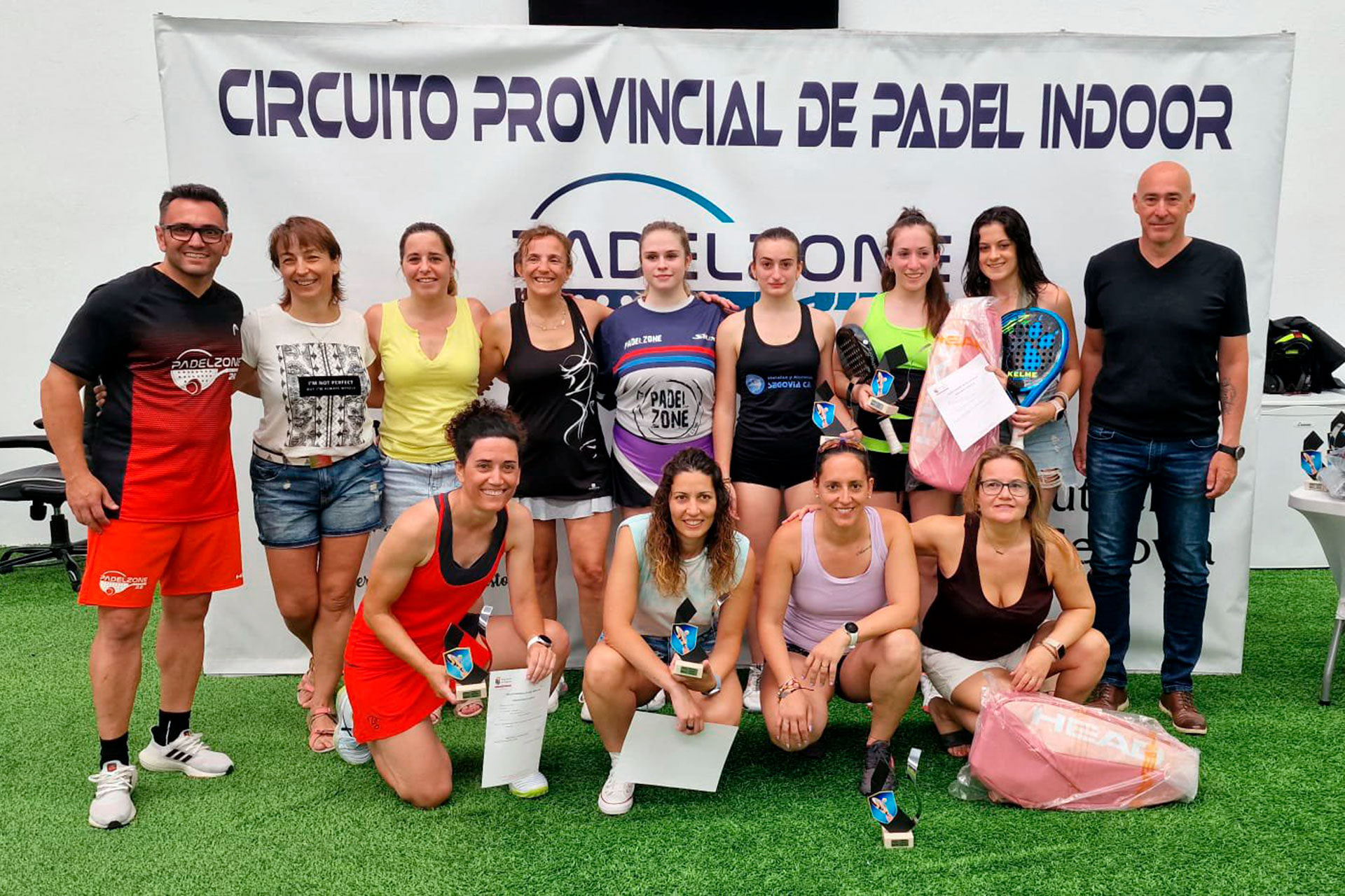 Foto de familia de las ganadoras del Master final que se celebró en Padelzone. / DIPUTACIÓN