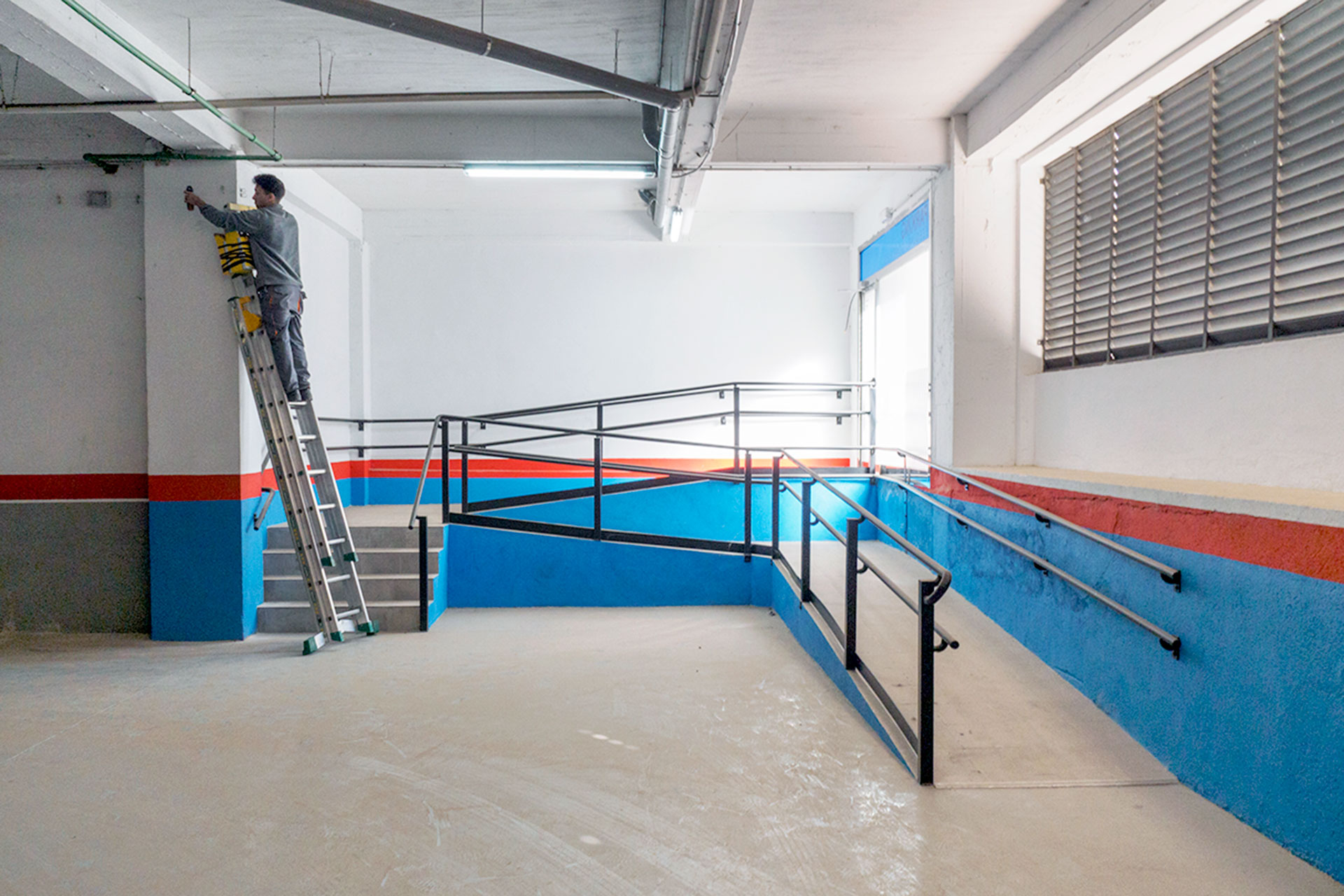 Trabajos de mejora en el aparcamiento situado en el sótano de la campa de la Estación de Autobuses. / Kamarero