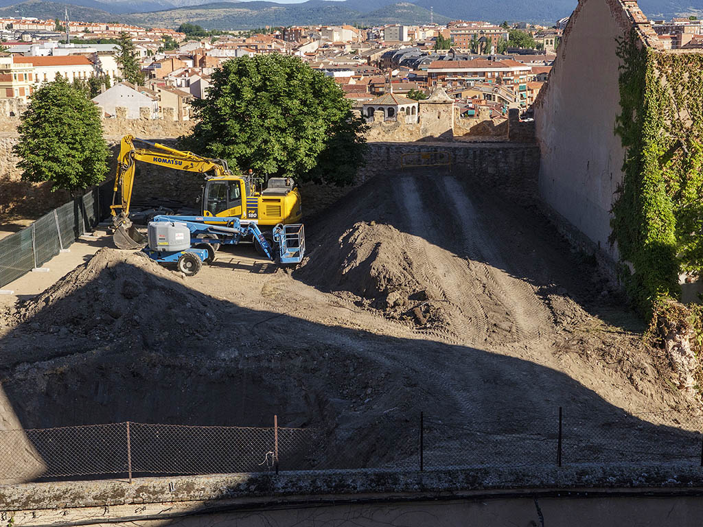 Vista de los trabajos de rehabilitación del Teatro 'Cervantes'. / KAMARERO