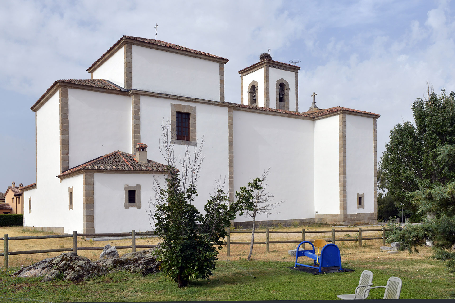 Exterior de la iglesia neoclásica de Trescasas. /E.A.