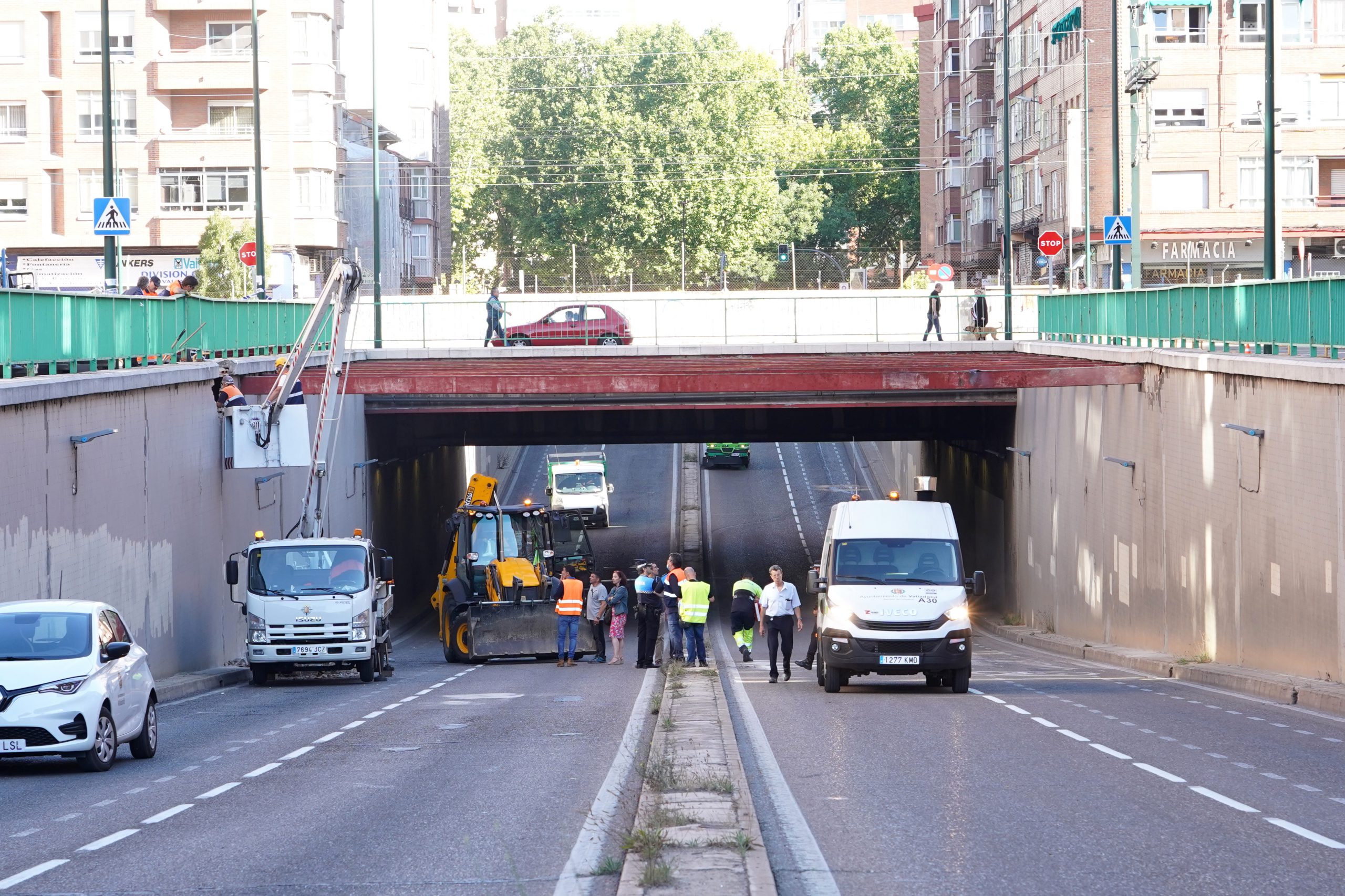Accidente en la plaza Circular, de Valladolid. / ICAL - MIRIAM CHACÓN