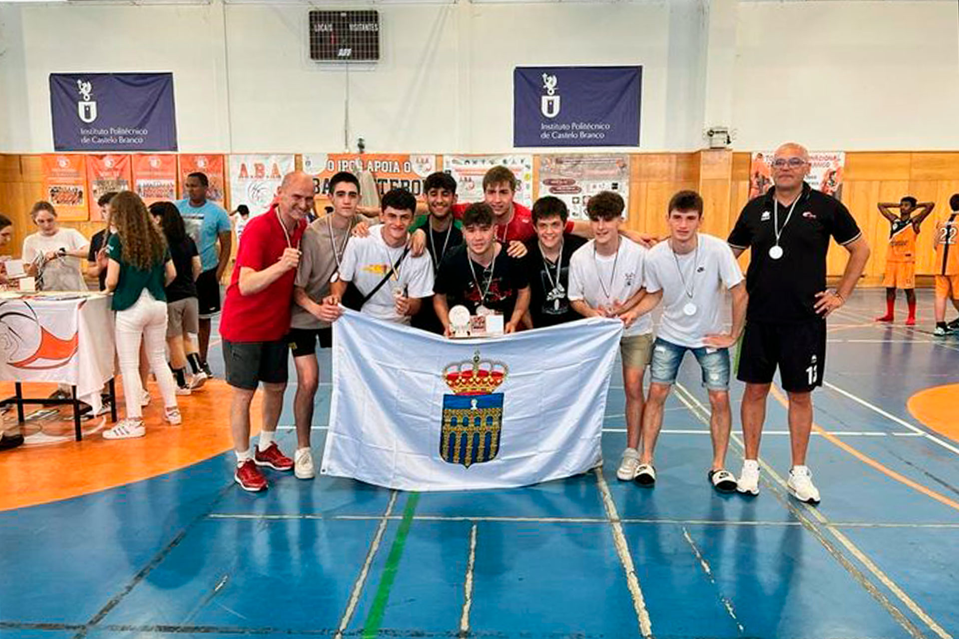 Integrantes del CD Base en Portugal. / CD BASE