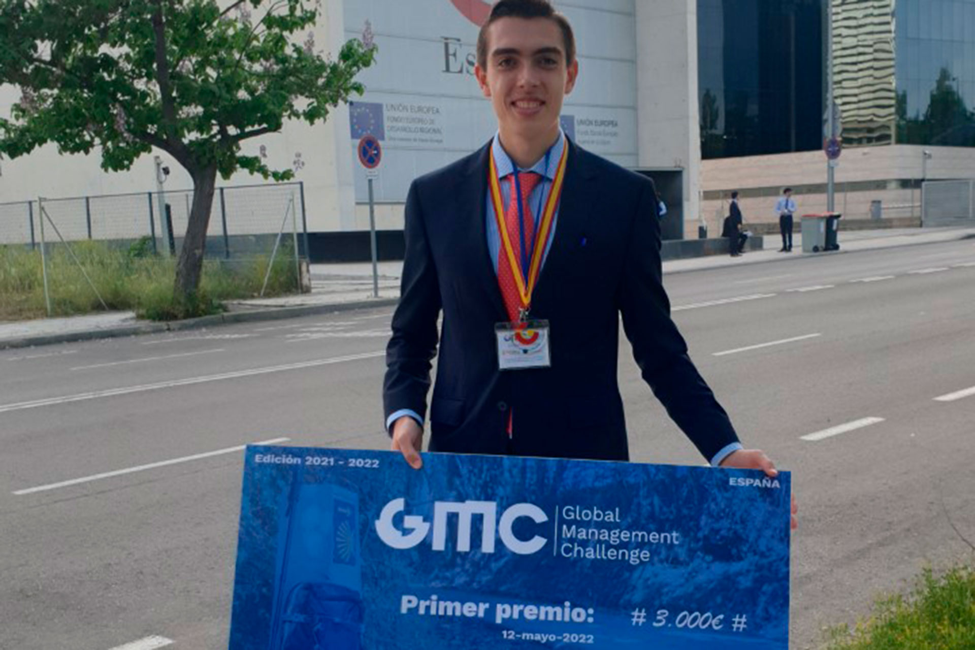 Antonio Tabanera Manzanares con el premio de ganador del GMC 2022.