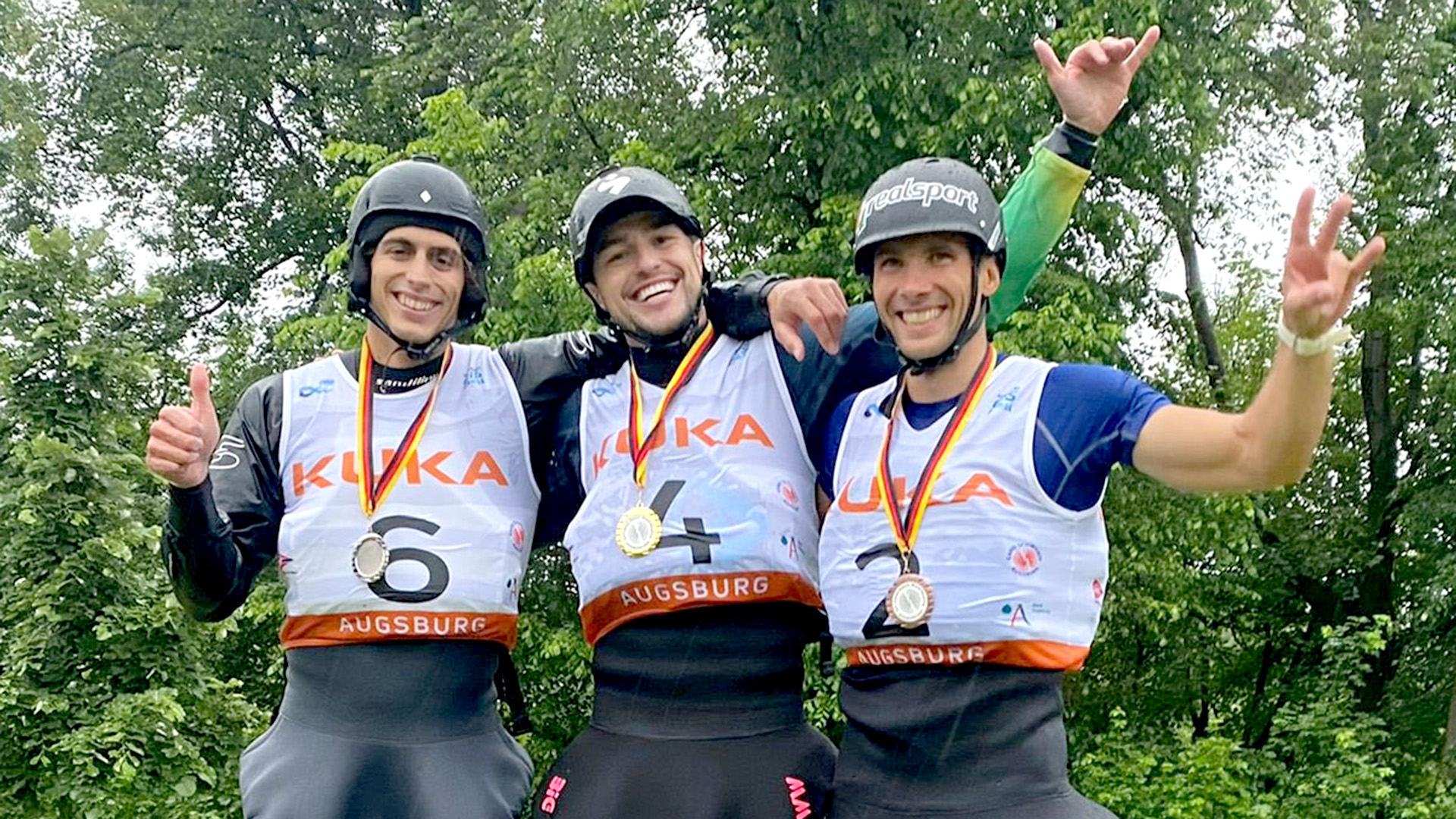 David Llorente (i), junto a Pedro Gonçalves (c) y Martin Dougoud en el podio. / E.A.