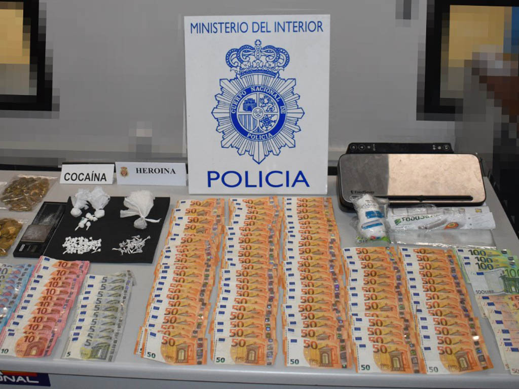 Dinero y sustancias estupefacientes sustraído en la Operación 'Velux'. / EL ADELANTADO