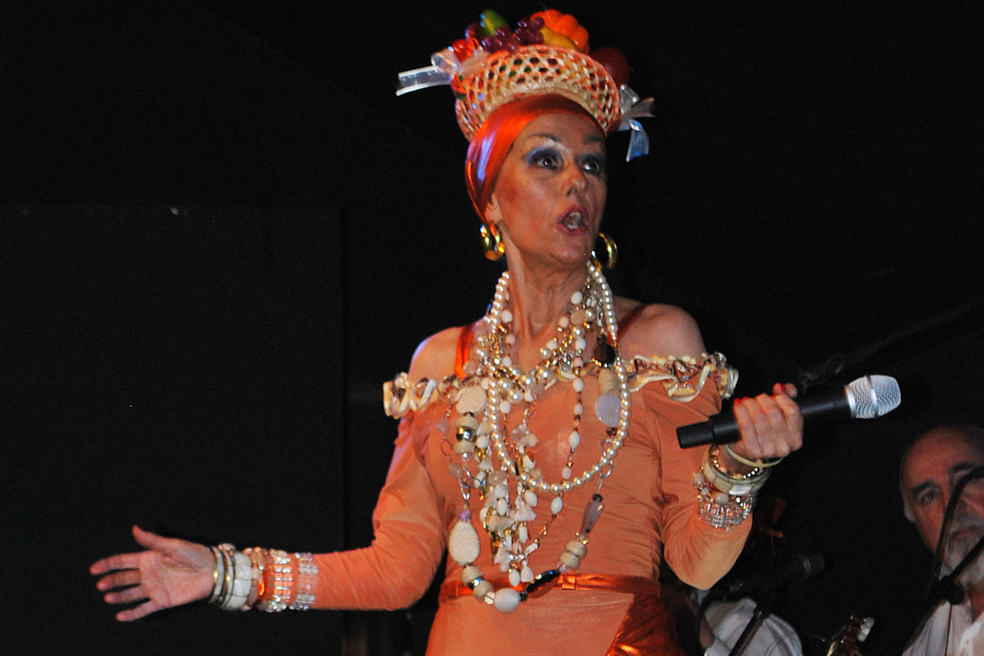 Teresa Herrero volverá a subirse este viernes al escenario del Juan Bravo, junto a su grupo ‘Sonora Madrid’. / E.A.