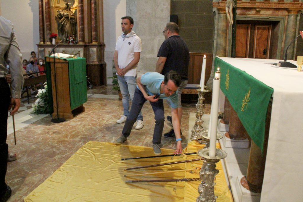 1 17072022 fiesta villa y tierra el henar Ofrenda de los bastones de mando a la Virgen de El Henar. / C.N.