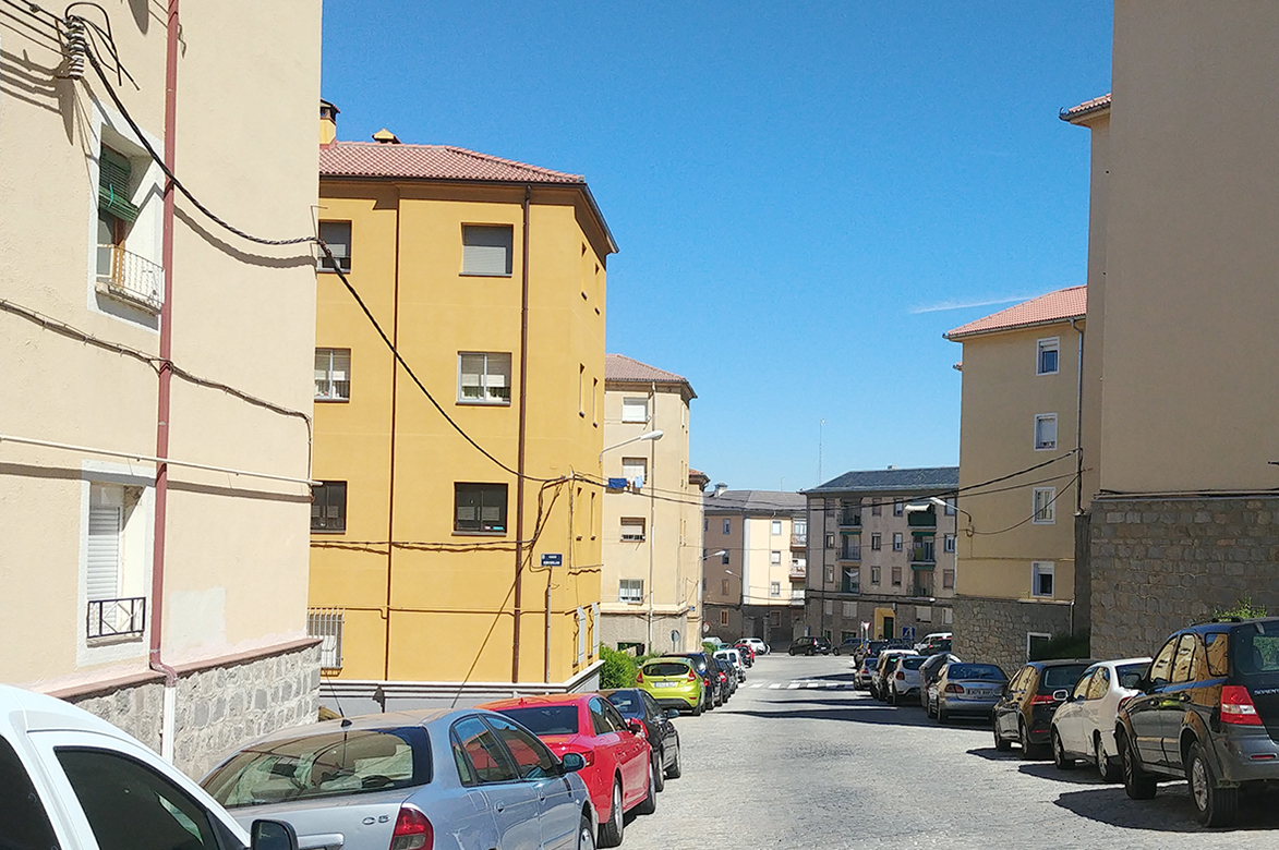 Viviendas del barrio de San José, construidas en la década de los 50 del siglo pasado y, por lo tanto, con más de 40 años de antigüedad. / E. A.