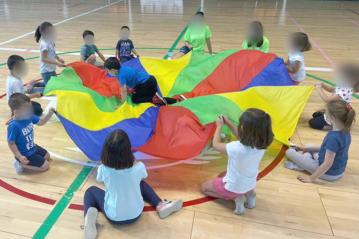 Los niños juegan en la escuela de verano de Valverde del Majano. / EL ADELANTADO
