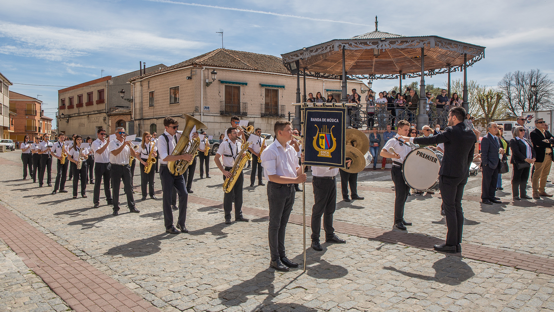 El pasacalles dará comienzo a las 20.00 horas y las tres bandas recorrerán diversas localizaciones. / NEREA LLORENTE