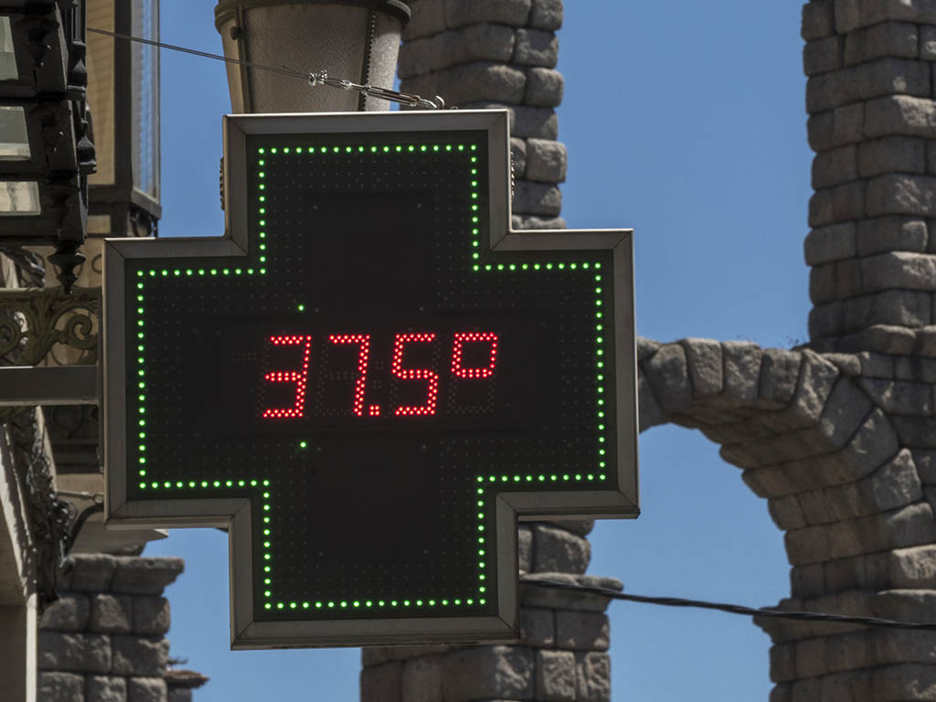 Termómetro, en el Azoguejo de Segovia. / KAMARERO