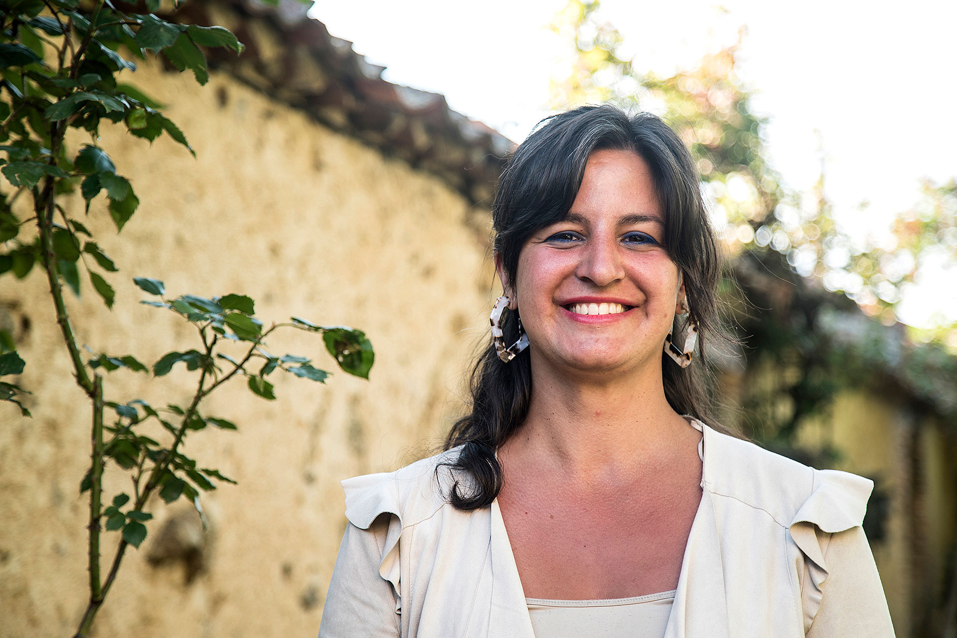 Como terapeuta corporal energética, el principal objetivo de Clara Herranz es ayudar a que las personas logren alcanzar su mayor bienestar y dejen a un lado el estrés, a través de la conexión con la calma y su yo interior