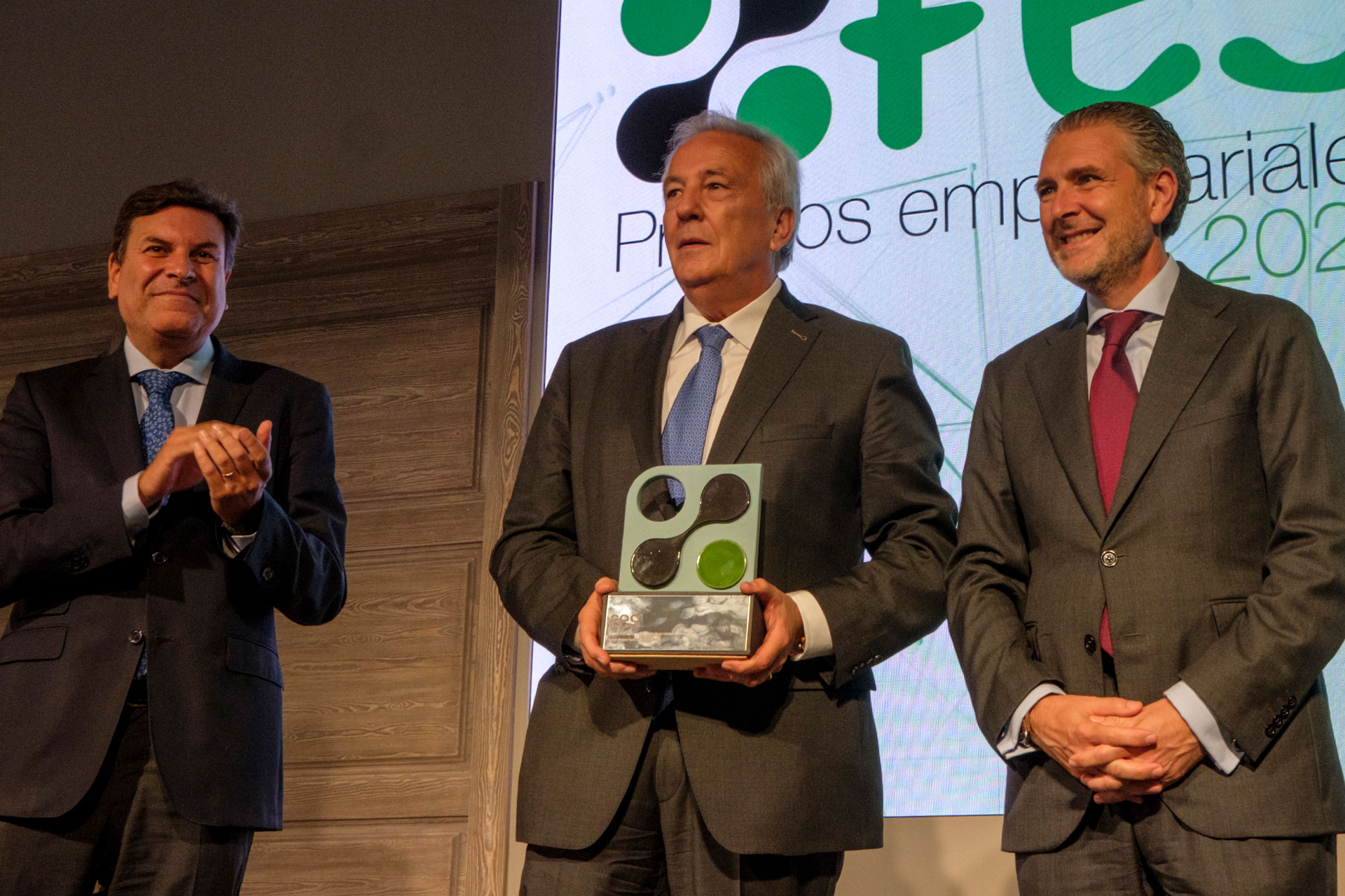 La FES pide “empatía y unidad” para superar los retos de futuro 1 FES PremiPremios FESos Empresario Ano KAM0546