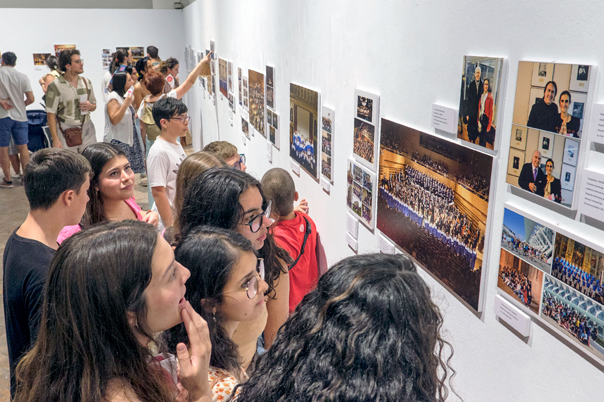 La exposición conmemorativa se encuentra abierta al público desde ayer en el edificio de La Alhóndiga. / KAMARERO
