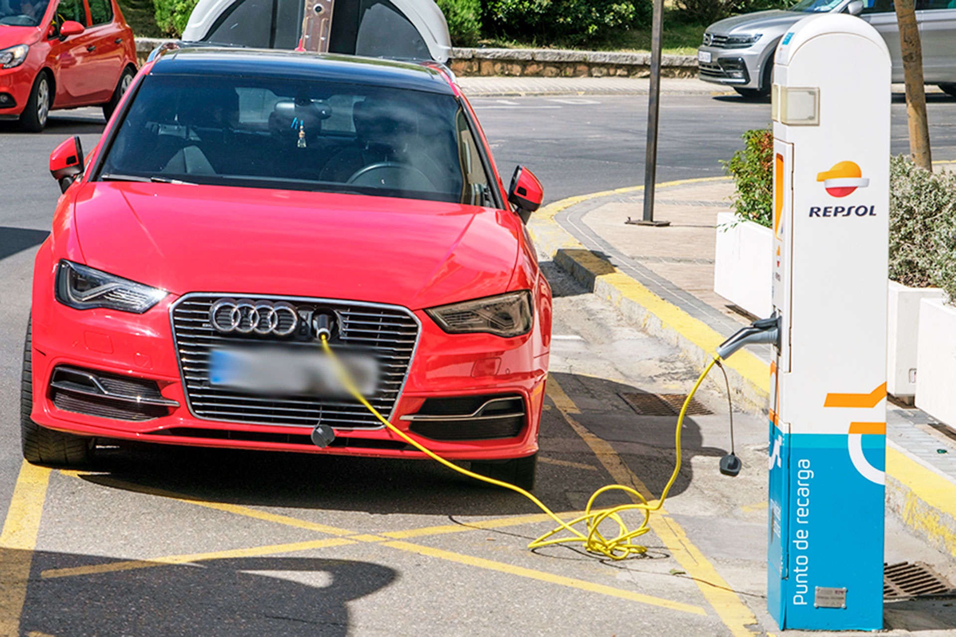 Punto Recarga Coche Electrico Estacion Autobuses KAM1220