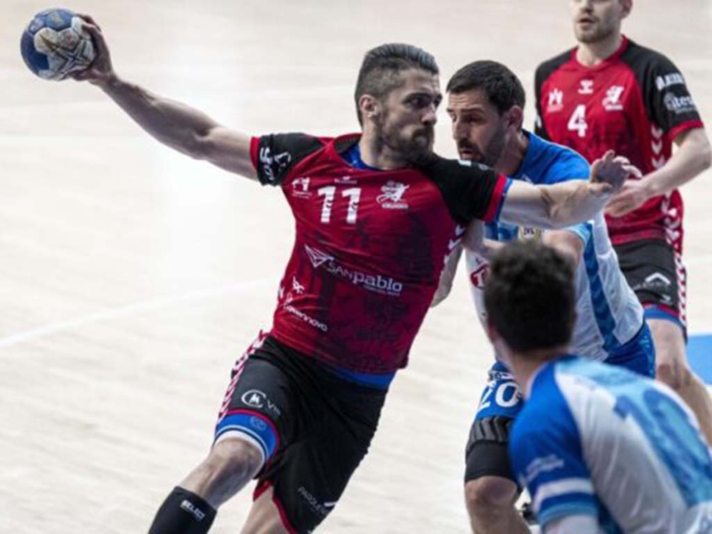 Roberto Pérez, durante un partido. / BALONMANO BURGOS