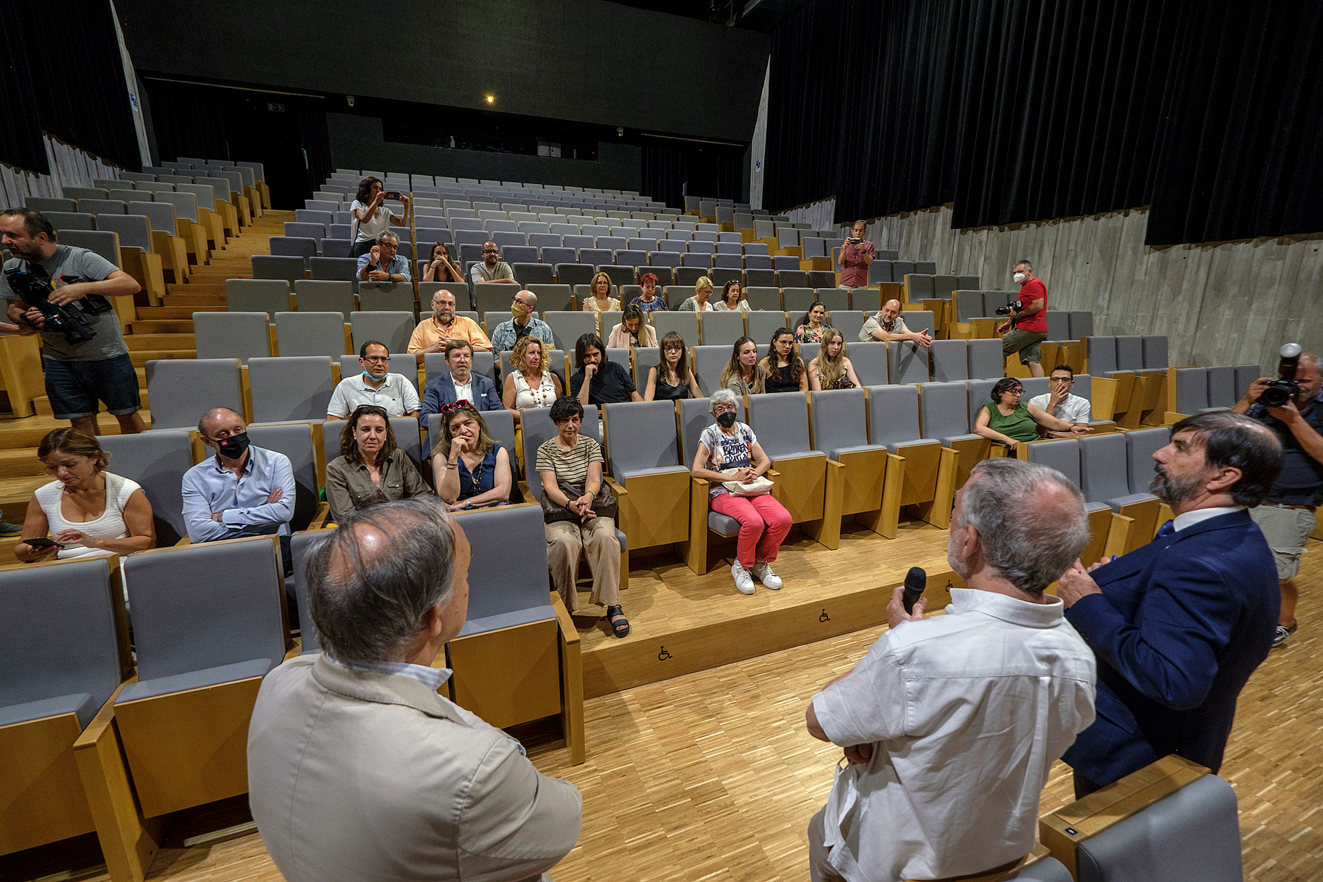 Un momento de la visita ayer del rector de la Universidad de Valladolid, Antonio Largo, al Campus de Segovia.