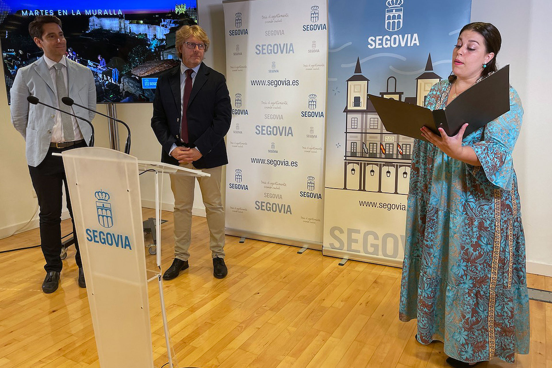 María Eugenia Barcia, del dúo A l’Ouest’, intervino en la presentación. / EL ADELANTADO