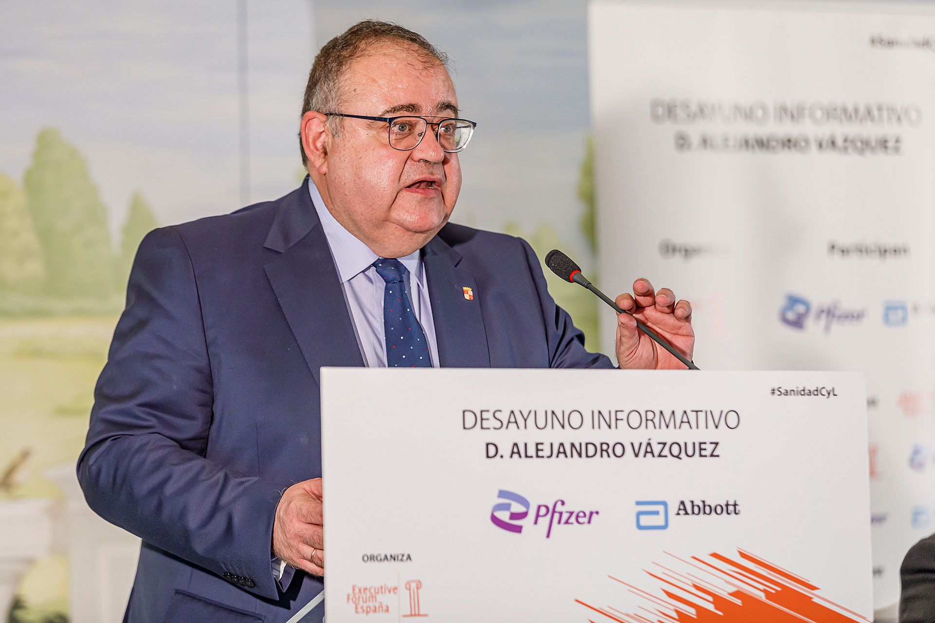 El consejero de Sanidad, Alejandro Vázquez, durante su intervención en el desayuno informativo. / ICAL