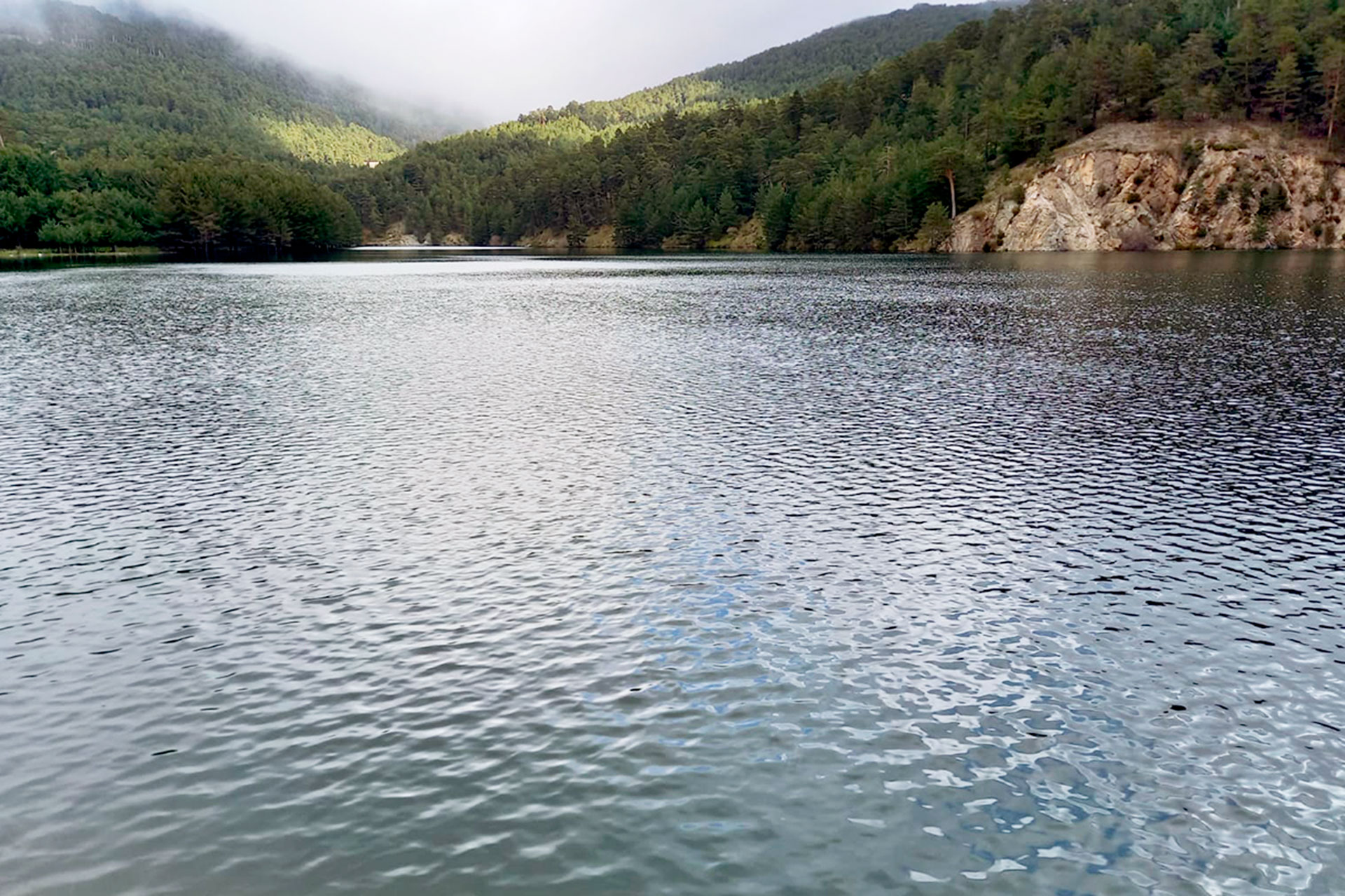 Imagen del embalse de El Tejo, que nutre de agua a la localidad de El Espinar./E.R.