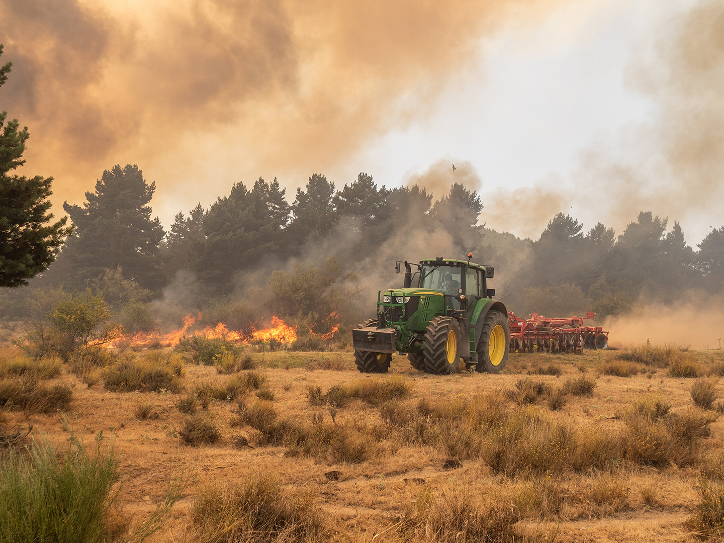 Incendio en Navafría. / NEREA LLORENTE