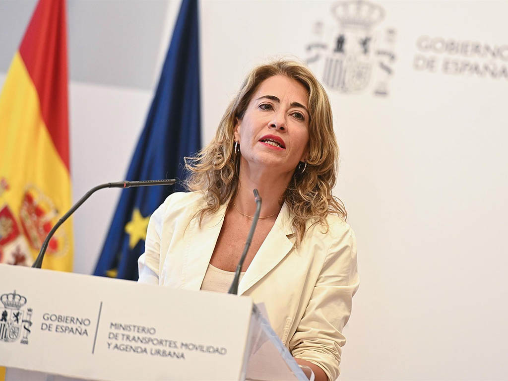 La ministra de Transportes, Movilidad y Agenda Urbana, Raquel Sánchez. / EFE - FERNANDO VILLAR