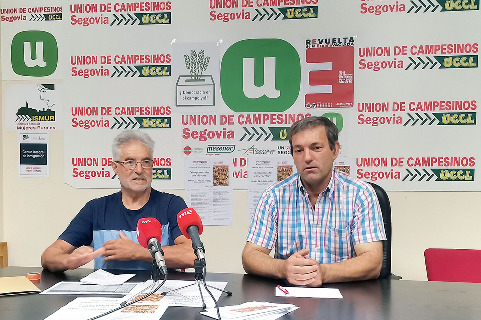 Juan Carlos Pérez Domingo y José Manuel Bermejo, en la presentación de la jornada de apicultura.