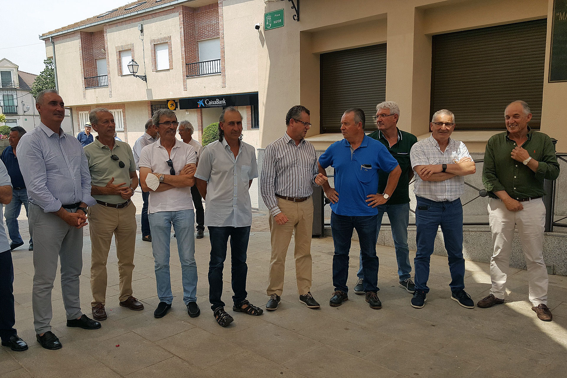 Representantes de la Consejería de Agricultura y las organizaciones profesionales agrarias se reunieron ayer en Valverde del Majano para analizar la cosecha. / NACHO VALVERDE - ICAL