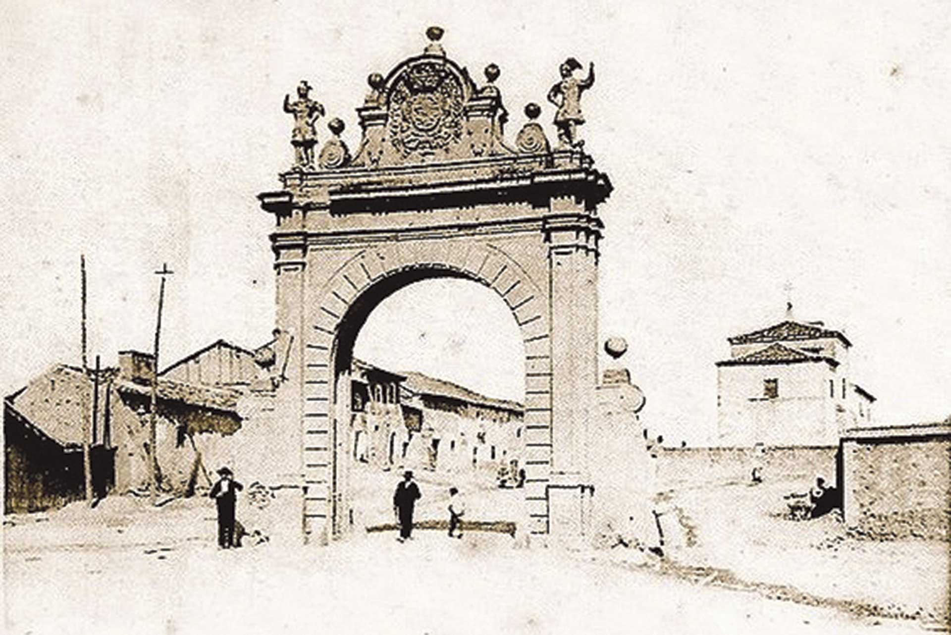 Postal de la puerta de Madrid y la ermita del Cristo del Mercado.