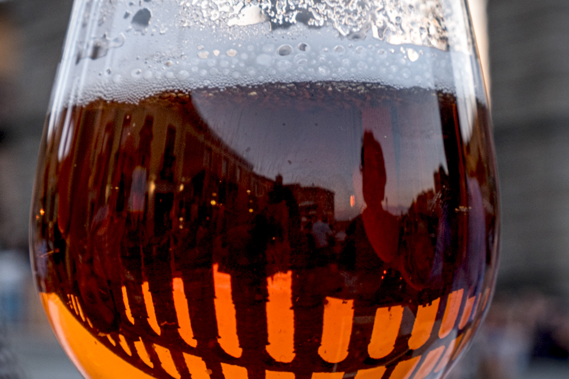 Curiosa Acueducto Reflejo Cerveza KAM5400