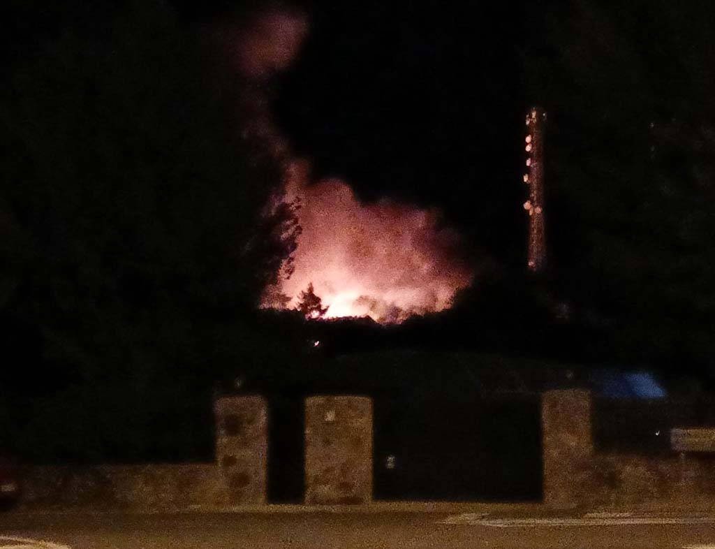 Incendio visto desde varios kilómetros de Revenga. / JMH