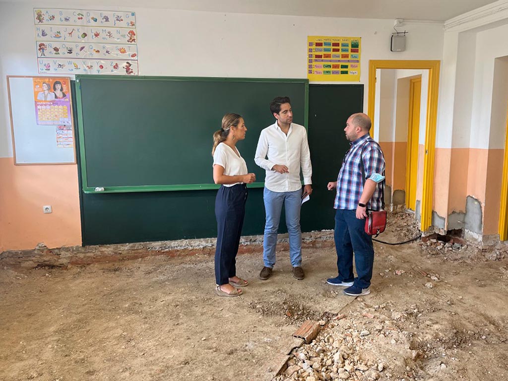 Ana Peñalosa y Miguel Merino visitan las obras del CEIP de Zamarramala. / EL ADELANTADO