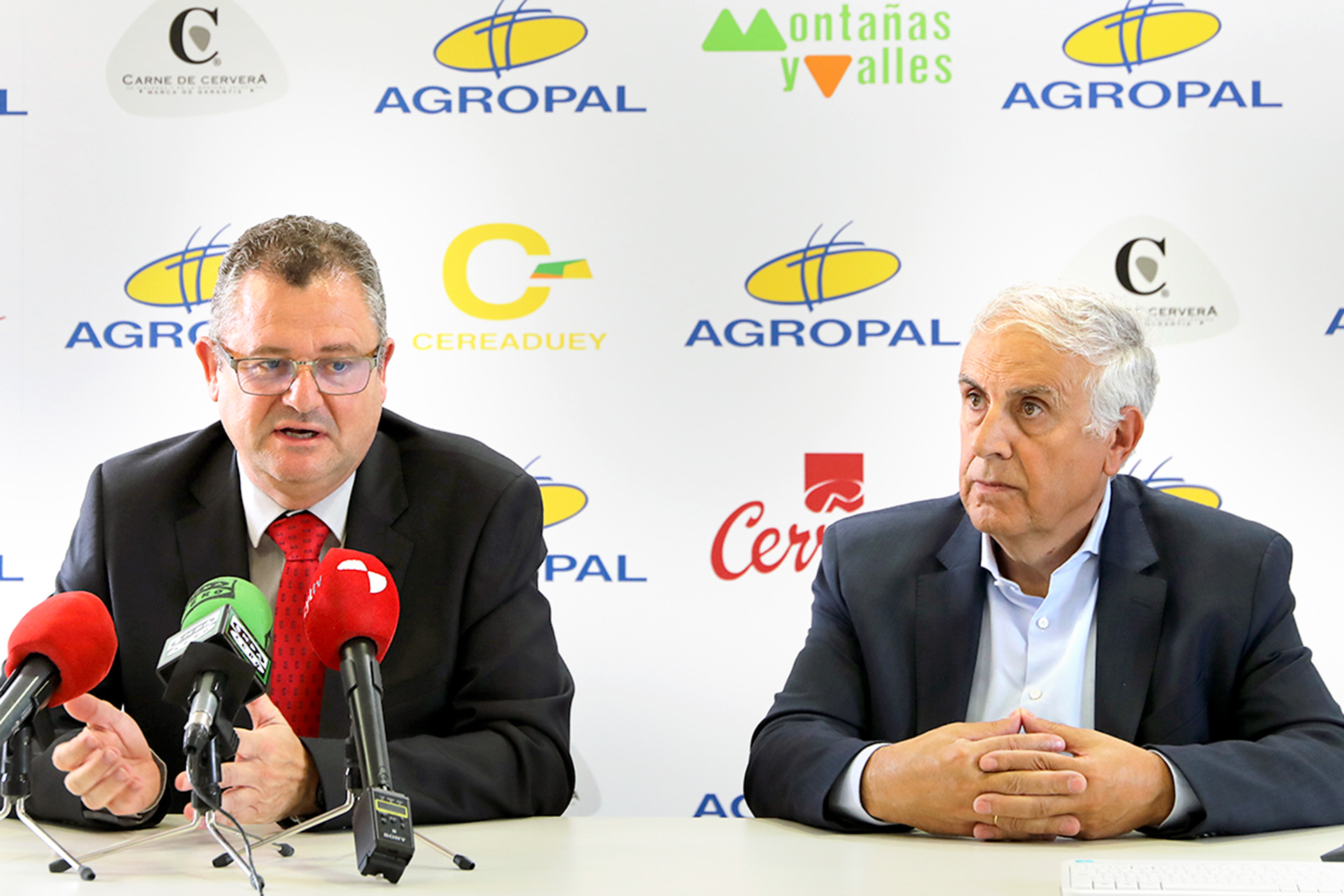 Dueñas afea al Gobierno la vigilancia en los mataderos 1 agropal