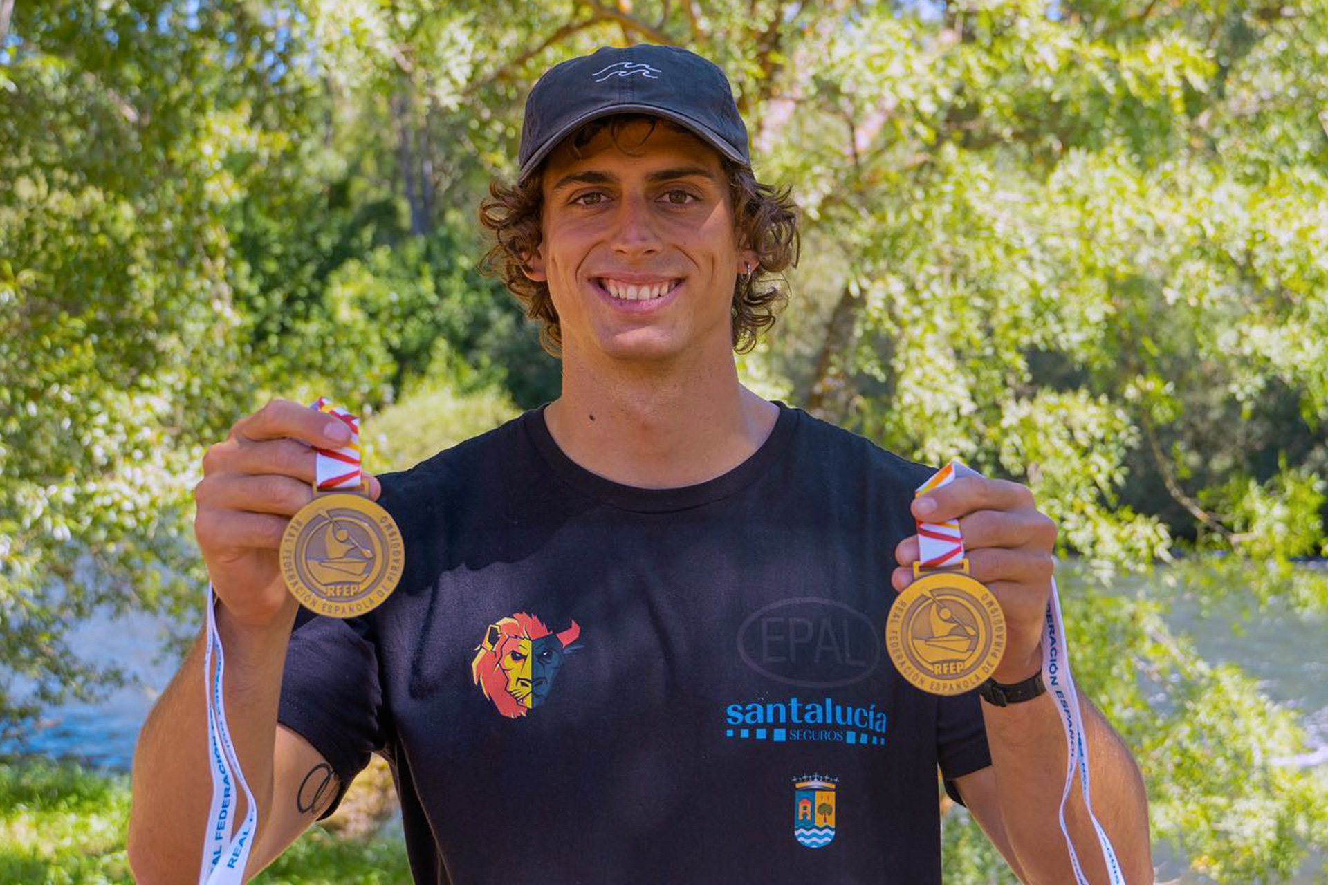 Llorente, posando con las medallas que ha cosechado en este Campeonato de España. /E.A.