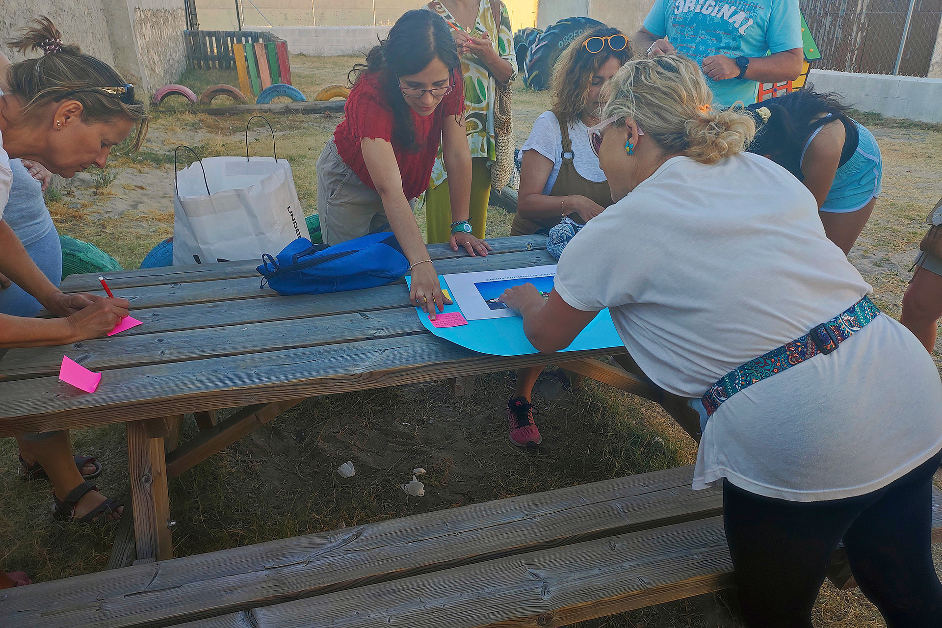 Participantes en uno de los talleres de este programa. /E.A.