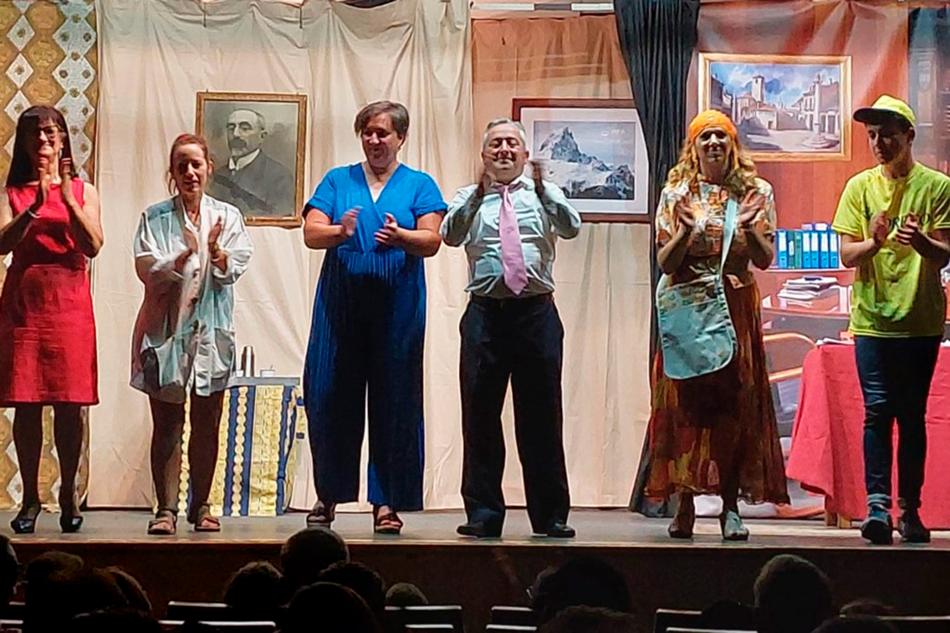 Los integrantes del grupo de Aldea Real recibieron una gran ovación al término de su actuación. /E.A.