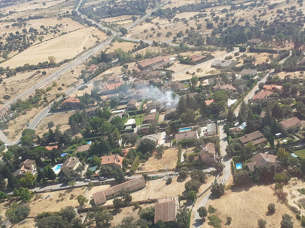 Controlado un incendio en Navas de Riofrío 1 Incendio en Navas de Riofrío. / @NATURALEZACYL