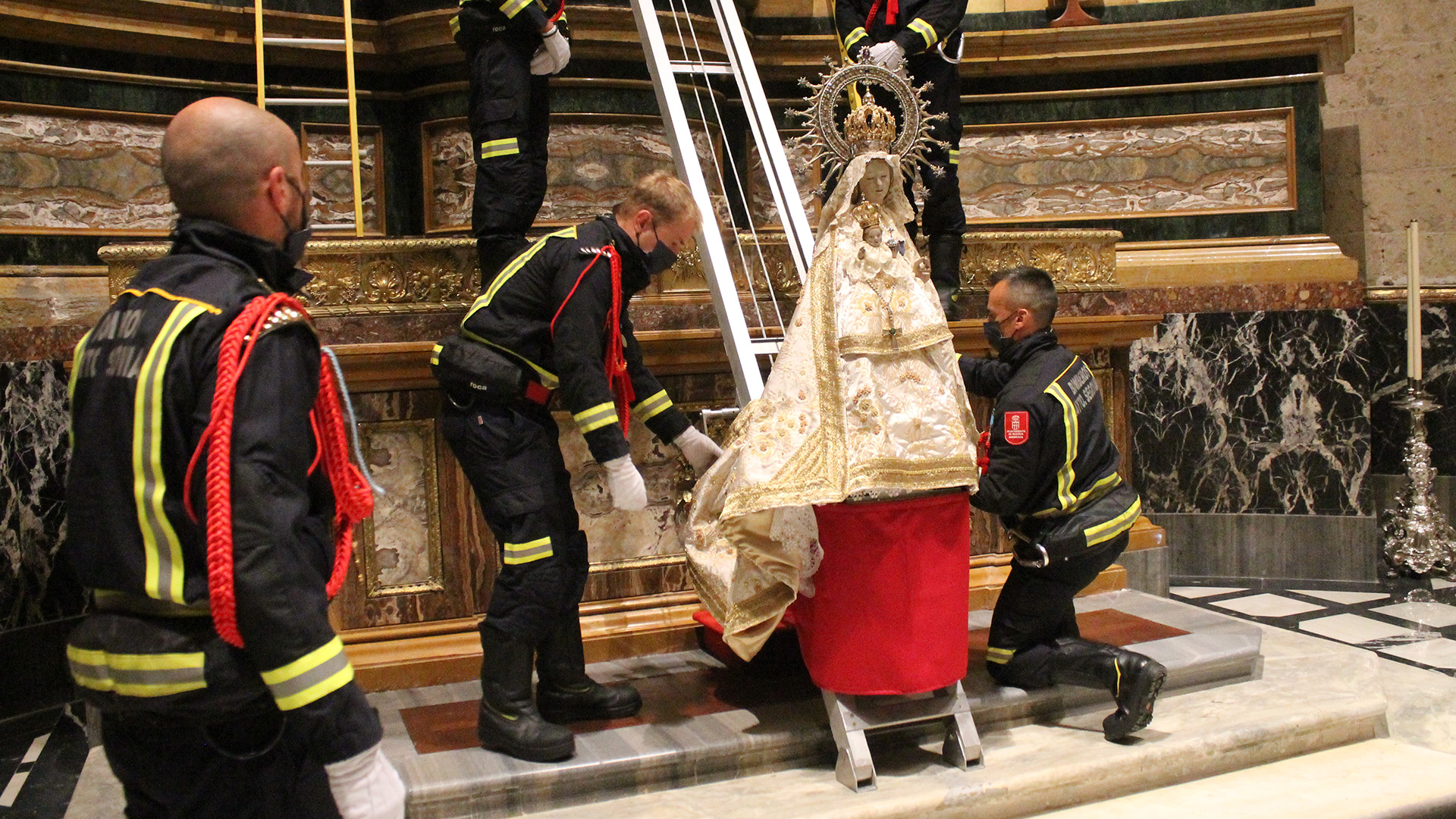 Los bomberos entronizarán a la virgen en la Catedral./M.G.