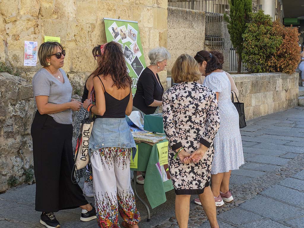Mesa de AFA, en la avenida del Acueducto. / KAMARERO