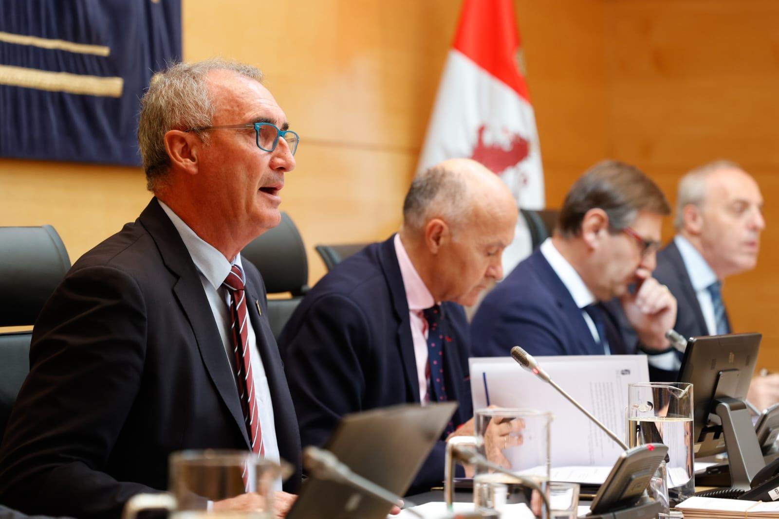 Comparecencia del delegado territorial de Segovia, José Mazarías, en las Cortes. / EL ADELANTADO