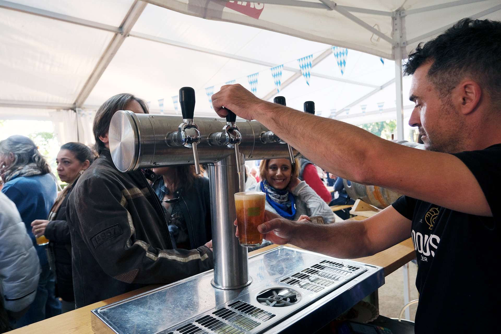 OktoberFES Paseo Salon 01