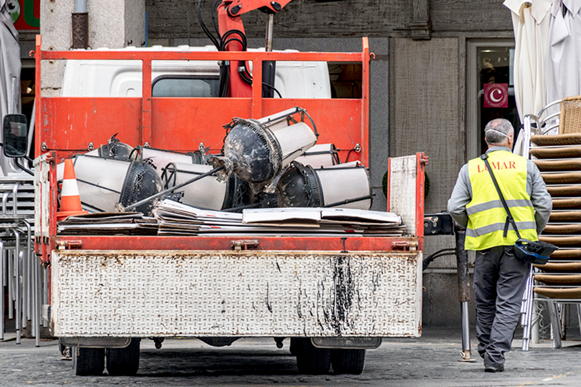 Intervención del cambio del servicio de alumbrado, en Segovia. / KAMARERO